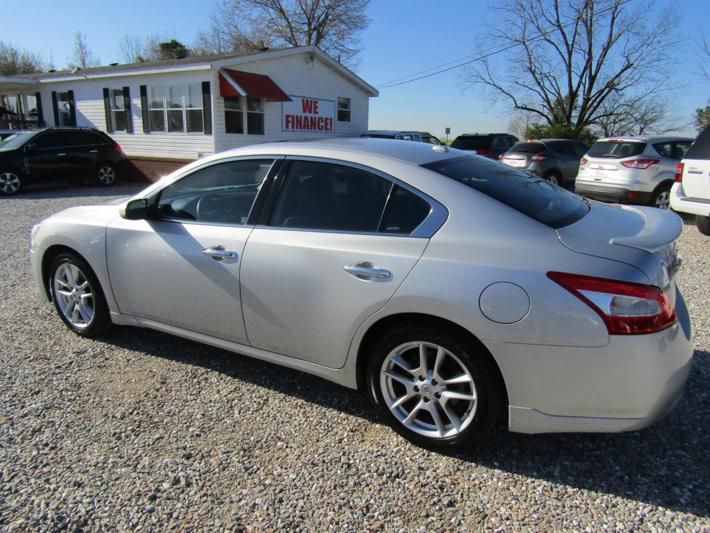 2011 Silver /Gray Nissan Maxima S (1N4AA5AP1BC) with an 3.5L V6 DOHC 24V engine, Automatic transmission, located at 15016 S Hwy 231, Midland City, AL, 36350, (334) 983-3001, 31.306210, -85.495277 - Photo#5